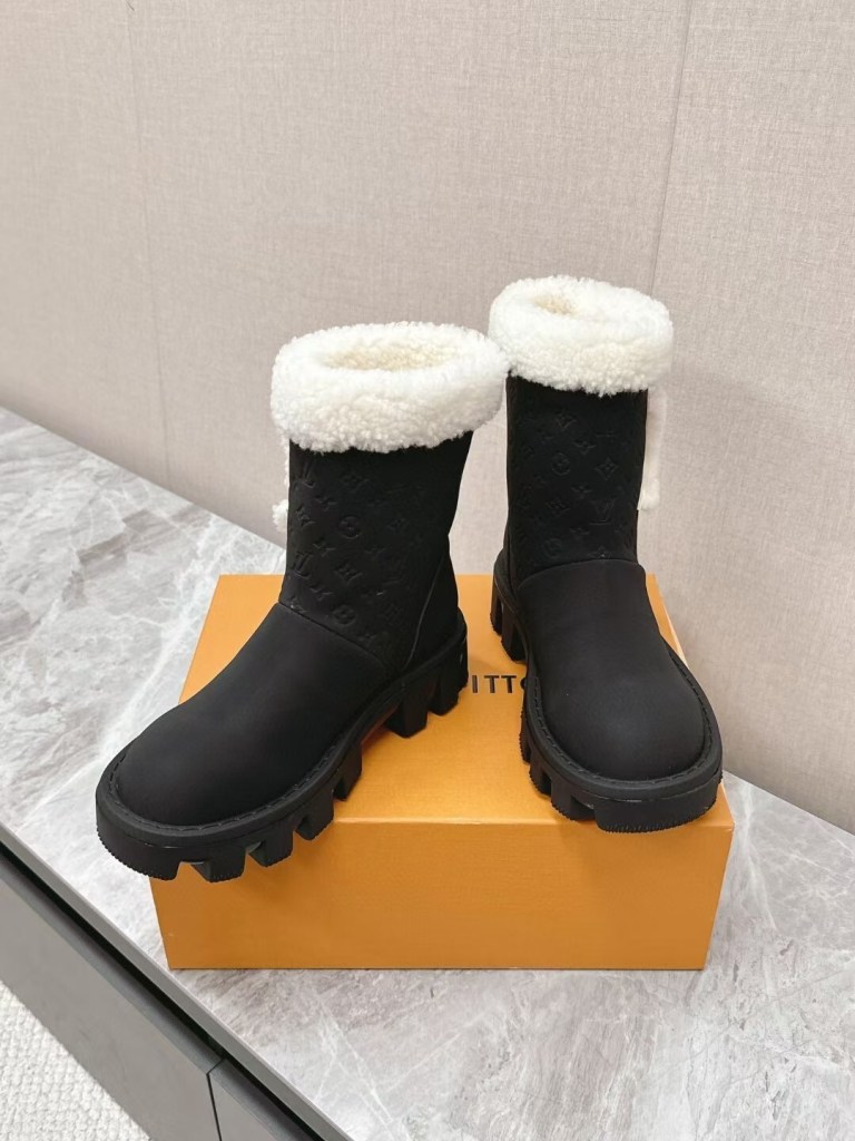 Louis Vuitton Winter Black LV Beaubourg Shearling Boots