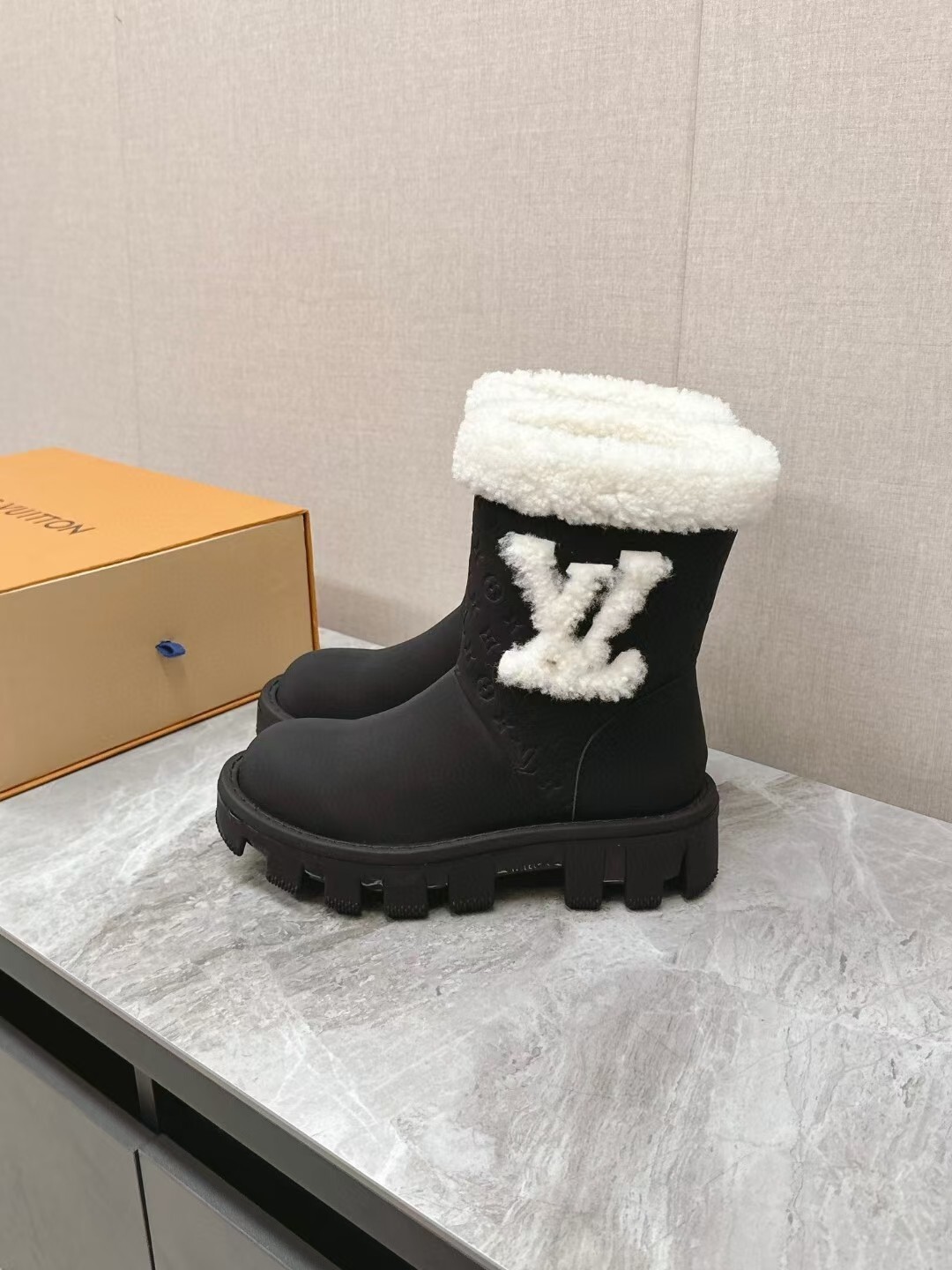 Louis Vuitton Winter Black LV Beaubourg Shearling Boots - Image 9