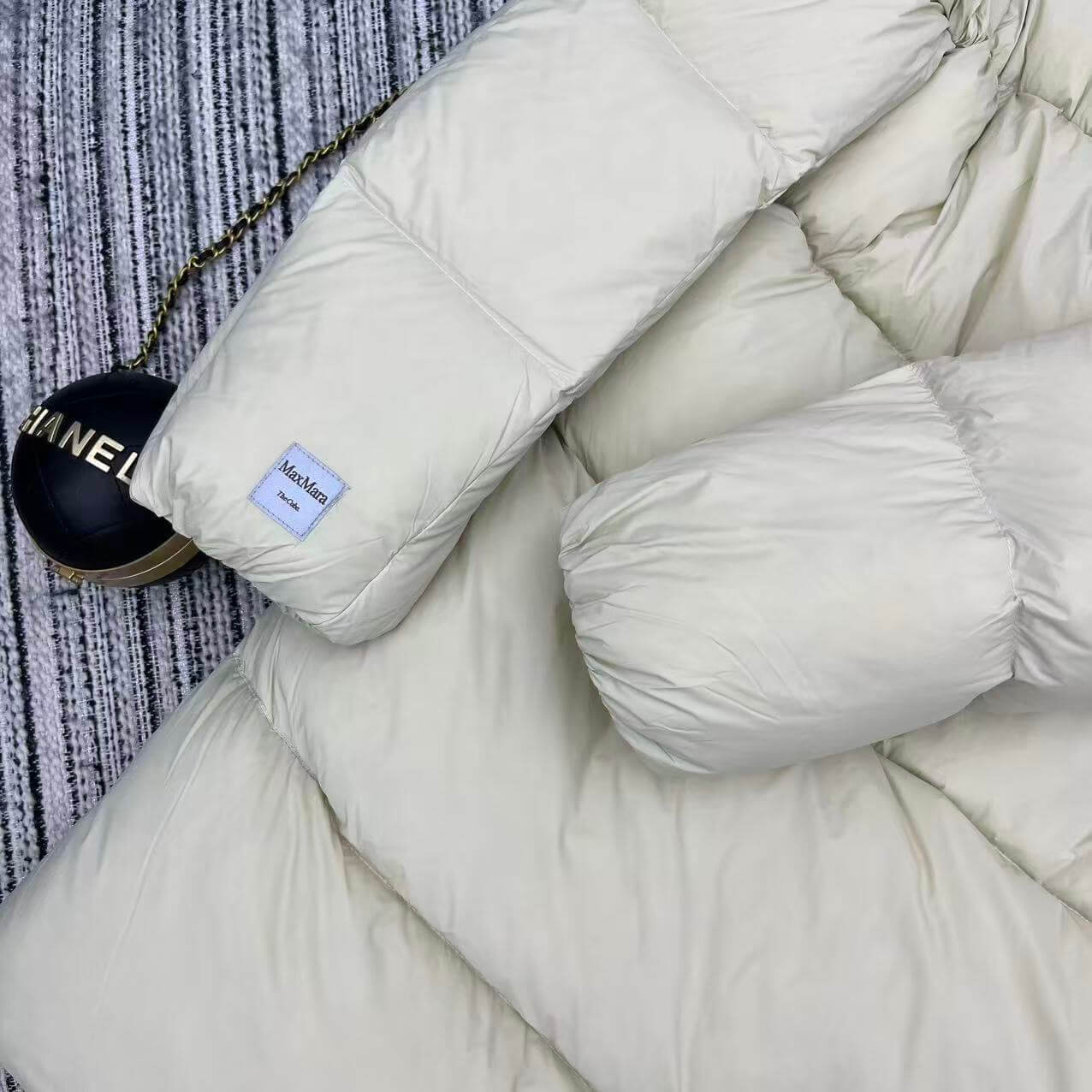 Max Mara Women's Cube Pisoft puffer jacket- Beige - Image 9
