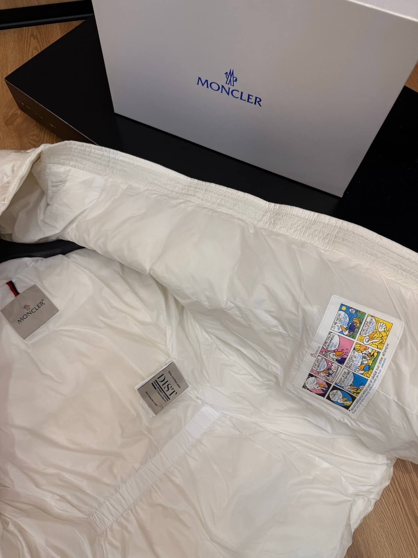 Moncler Avoce Women's waist-hugging down jacket-White - Image 11