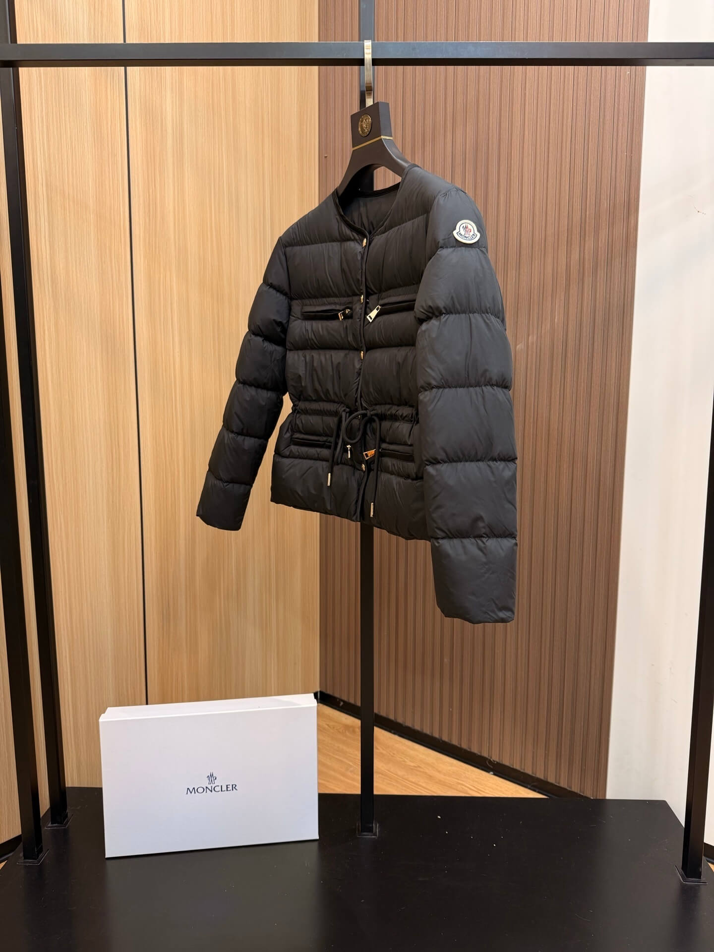 Moncler Echione Short Down Jacket-Black - Image 3