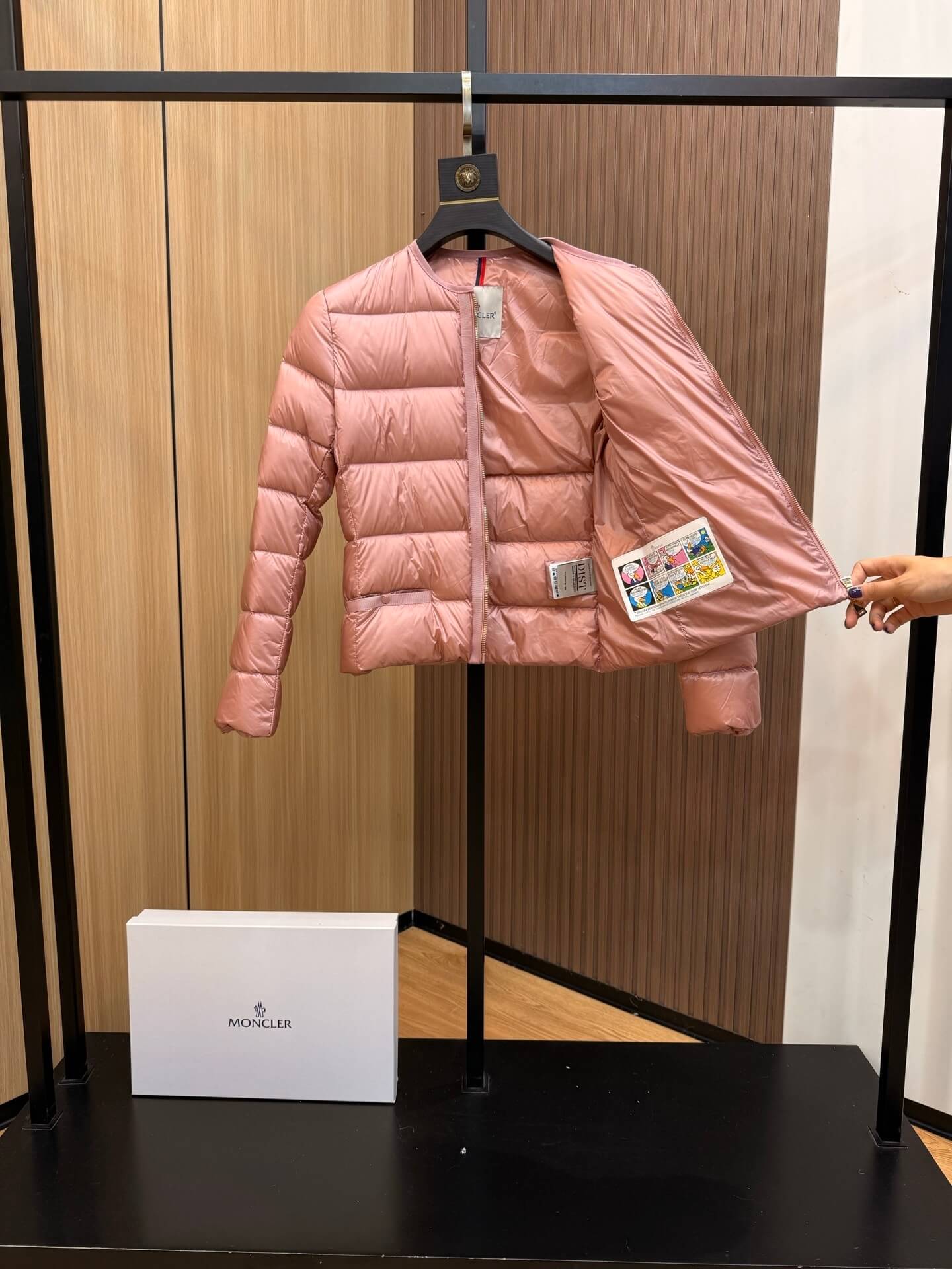 Moncler Laurine women's short down jacket-Pink - Image 8