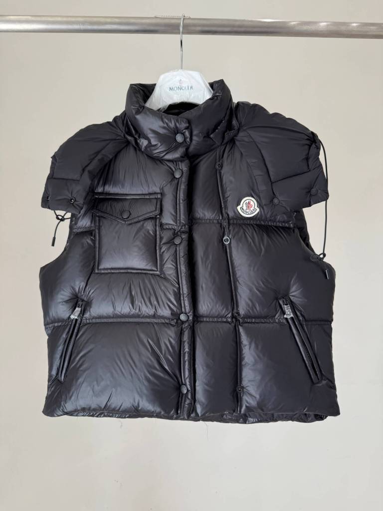 Moncler Pario Hooded Down Vest - Super Black