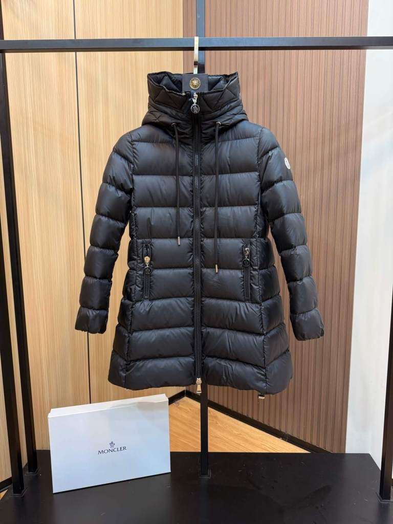Moncler Suyen women's Long Down Jacket- Black