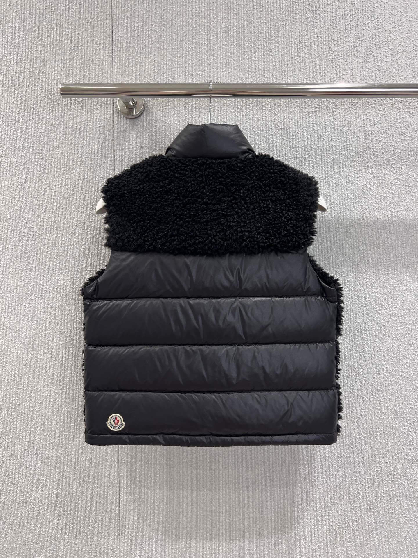 Moncler Women's Teddy fur Vest- Black - Image 5