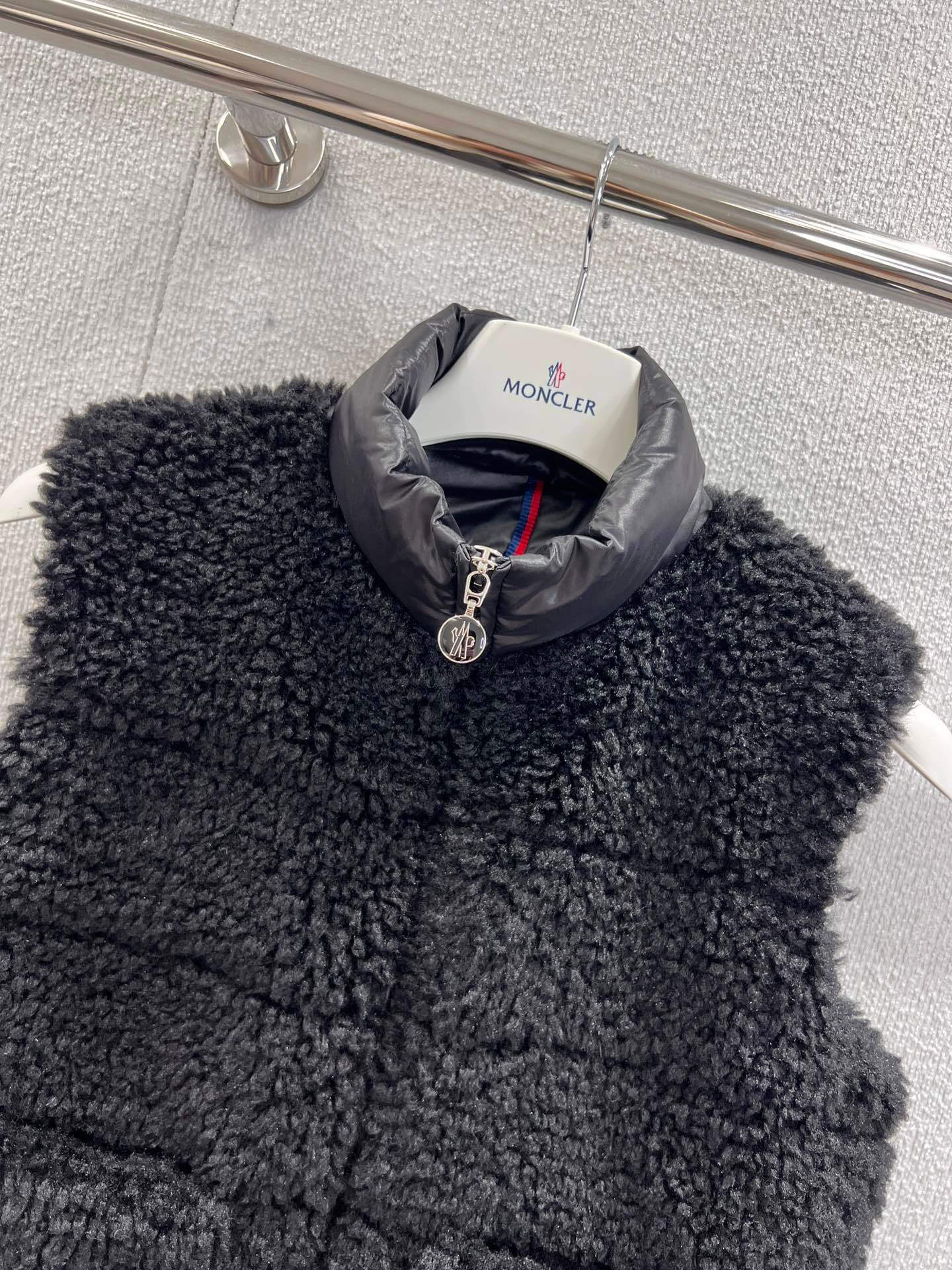 Moncler Women's Teddy fur Vest- Black - Image 6