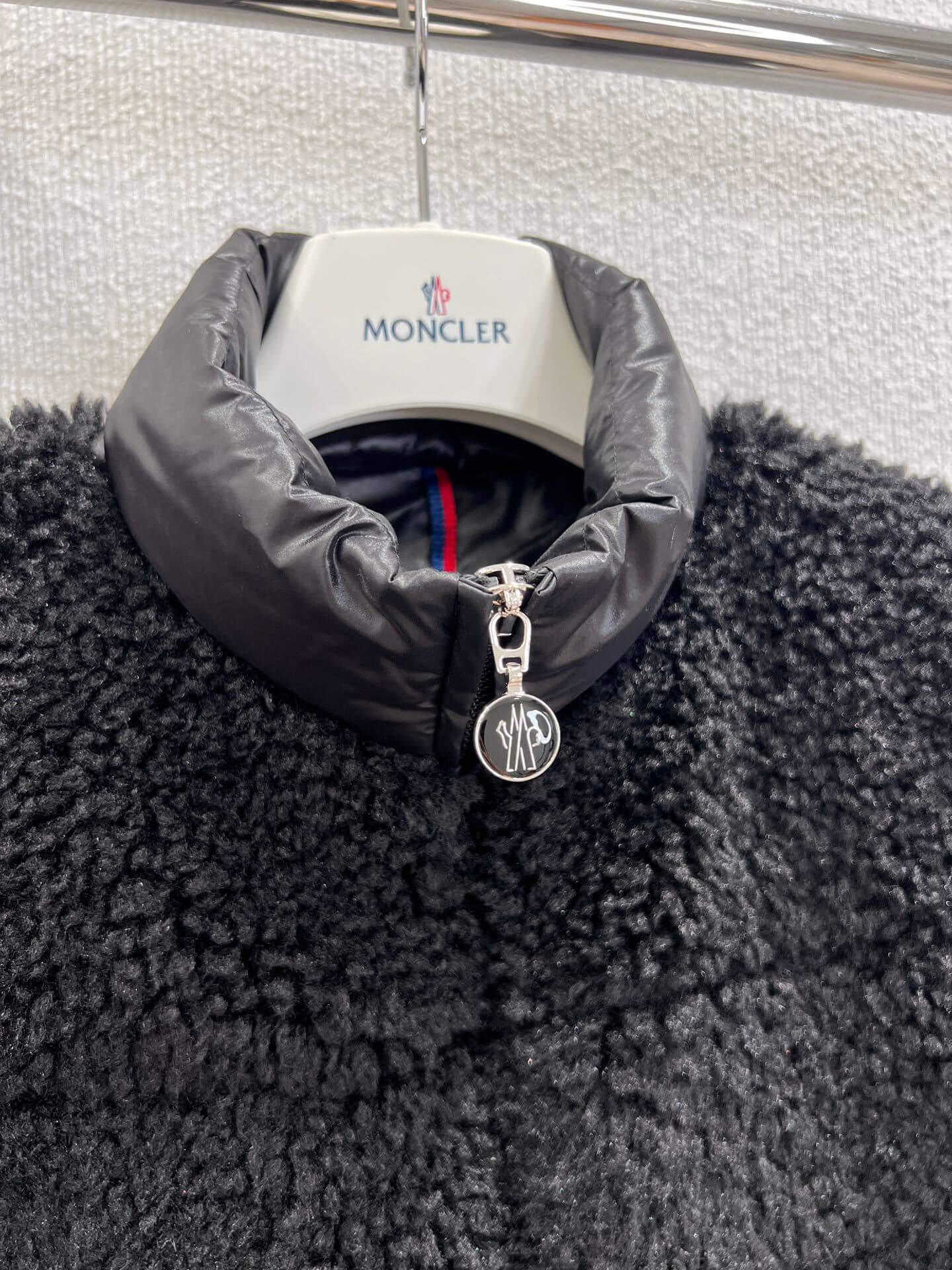 Moncler Women's Teddy fur Vest- Black - Image 8