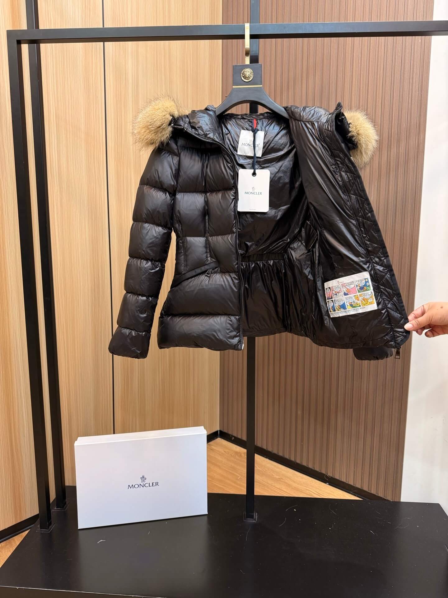 Moncler Short Down Jacket with Fox Fur - Black - Image 7