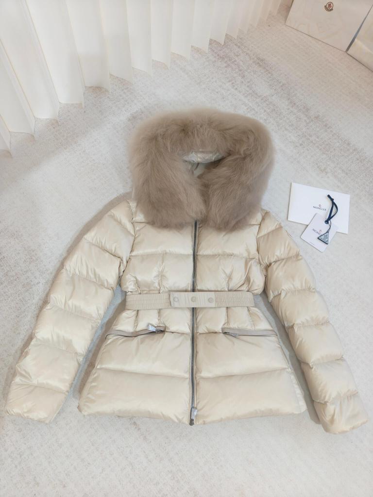 Moncler Short Down Jacket with Fur-Trimmed Hood in Cream