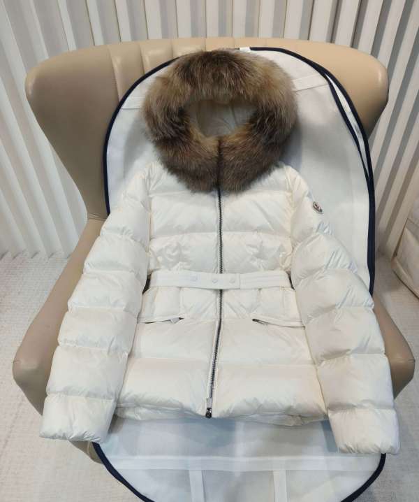 Moncler Short Down Jacket with Fur-Trimmed Hood in White