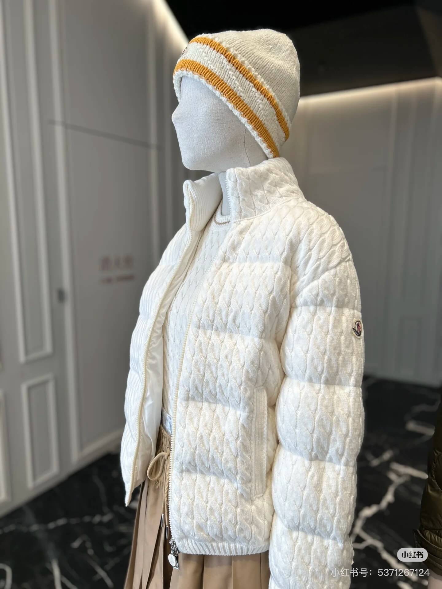 Moncler puffer Women's new down jacket- White - Image 11