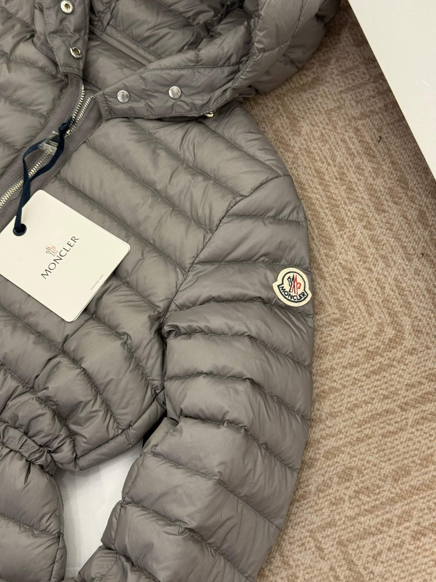 Moncler women's thin hooded down jacket in gray - Image 5