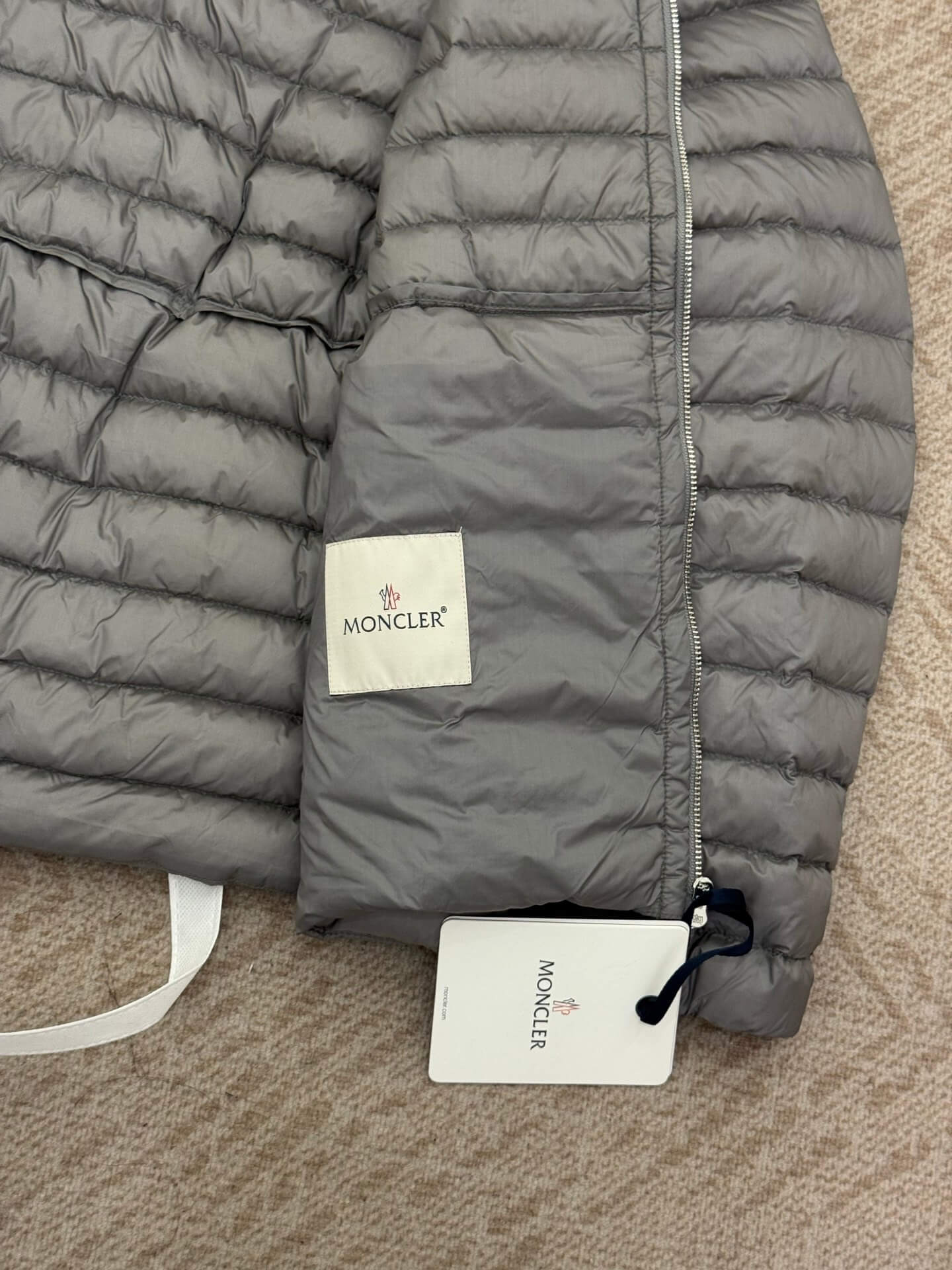 Moncler women's thin hooded down jacket in gray - Image 9