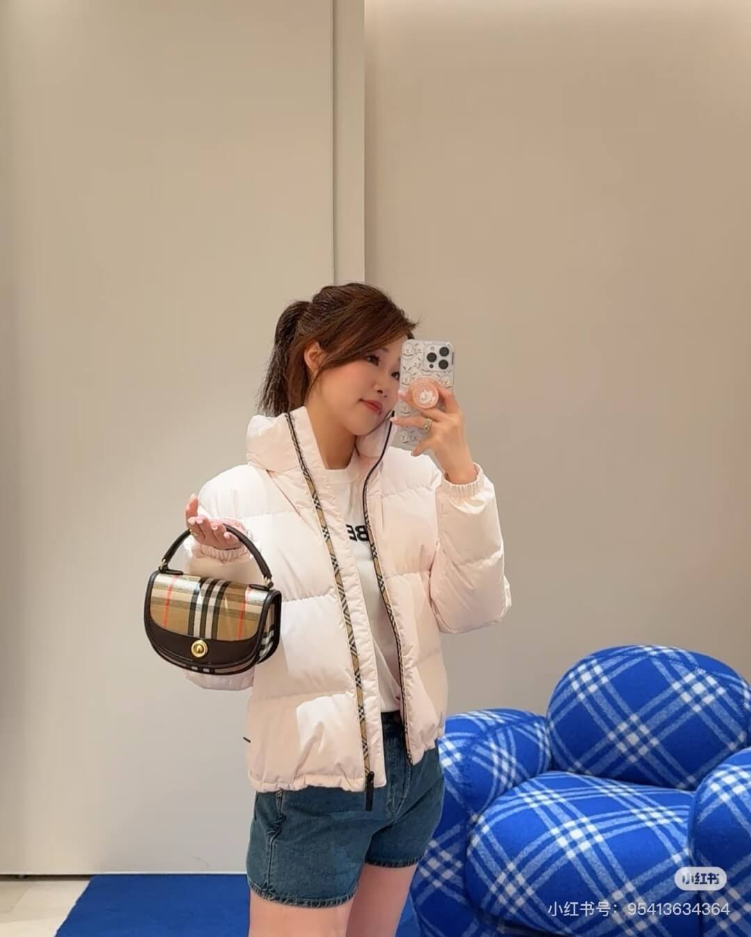 Burberry Checker-tape Snowdon Padded Down Jacket- White - Image 5