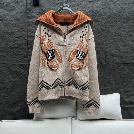 Louis Vuitton–Style Zippered Knitted Blouson with Embroidered Lobster Motifs – Beige