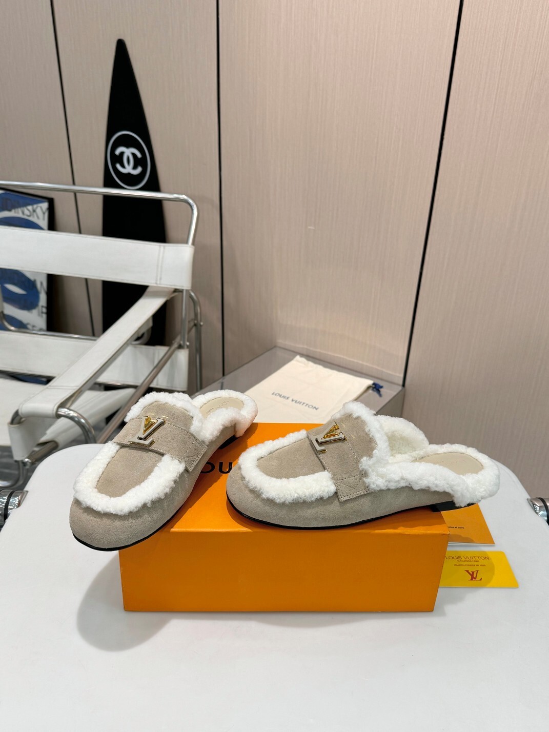 Louis Vuitton Beige Suede Shearling Flat Mules - Image 4