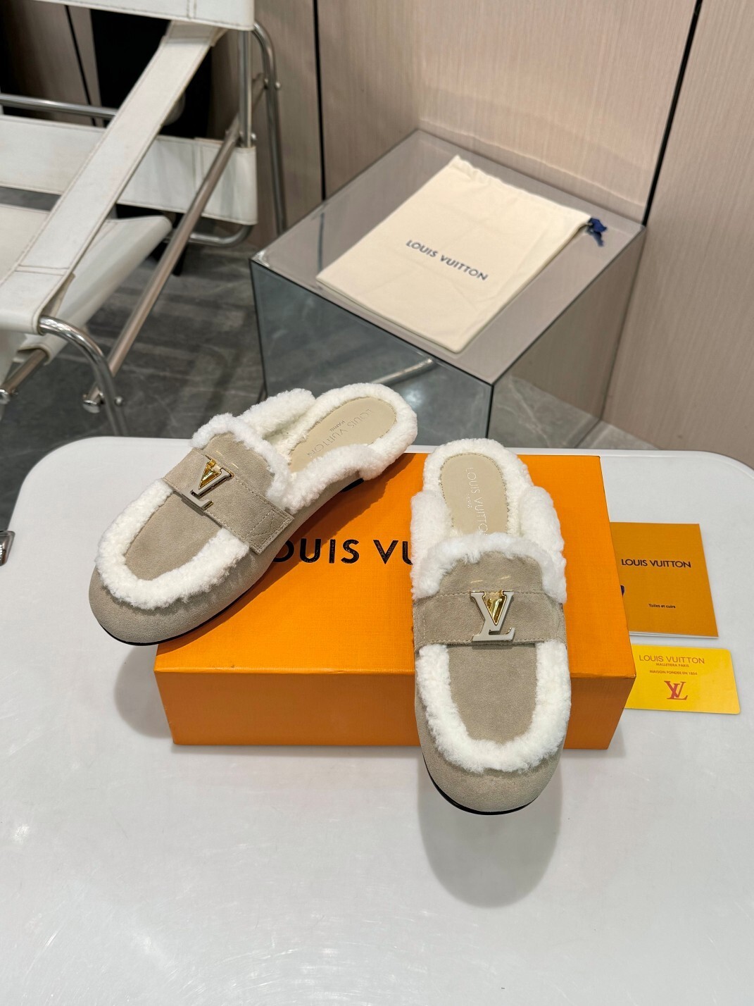 Louis Vuitton Beige Suede Shearling Flat Mules - Image 7