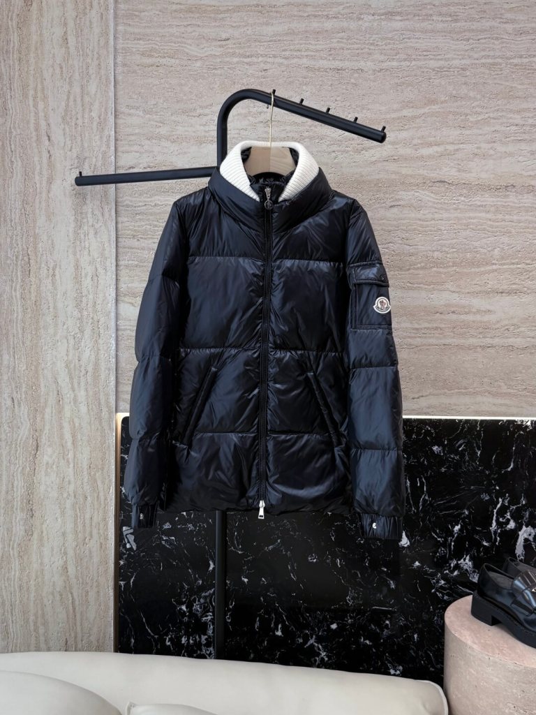 Moncler Vistule Womens Short Down Jacket- Black