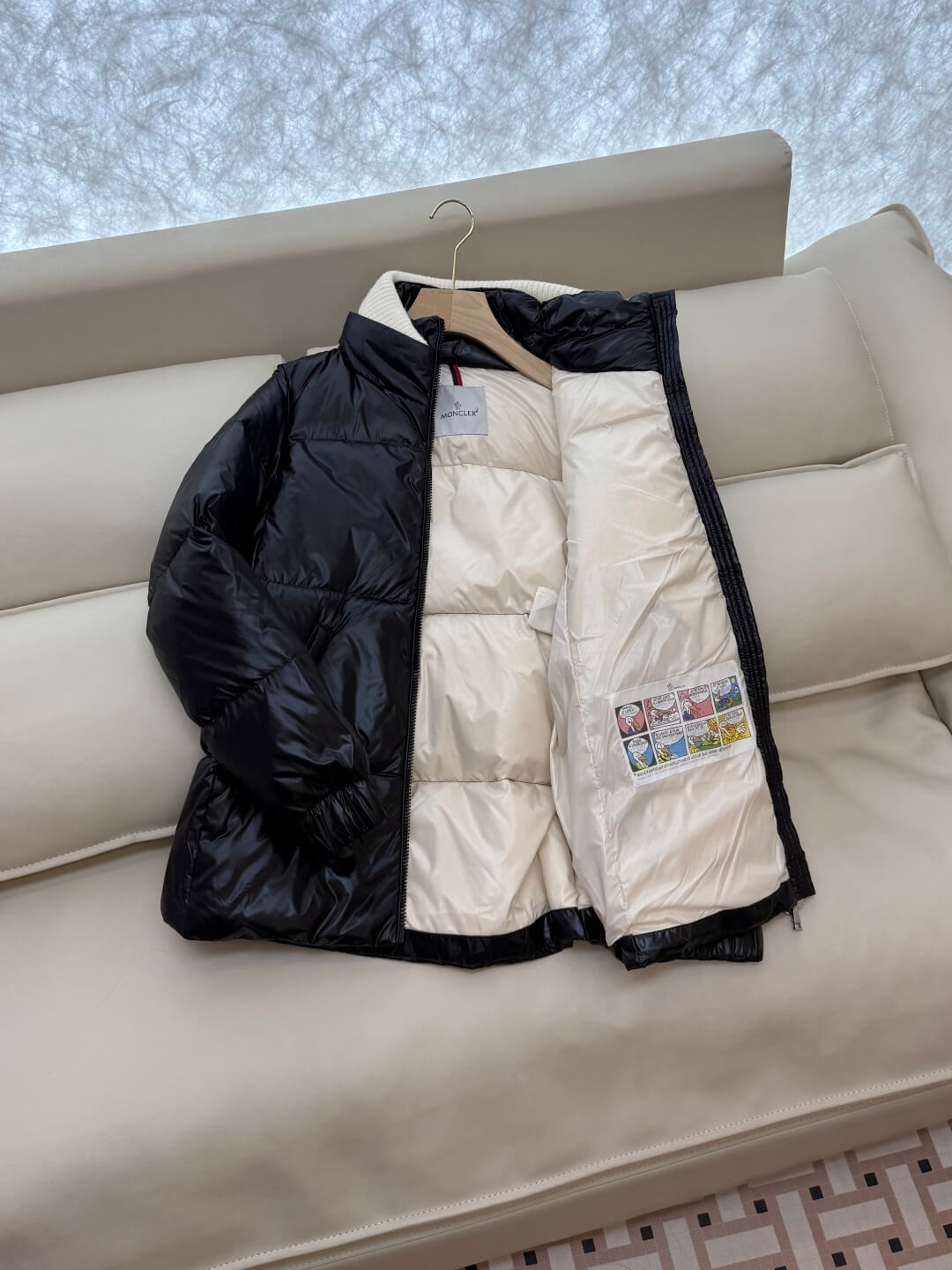 Moncler Vistule Womens Short Down Jacket- Black - Image 7