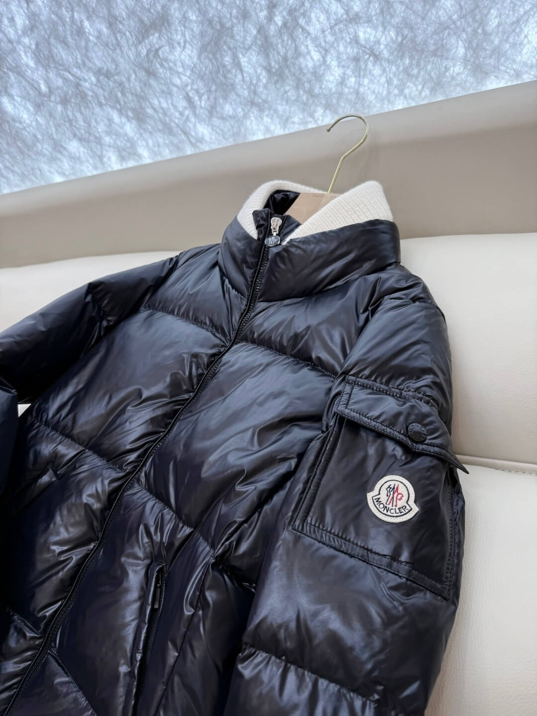 Moncler Vistule Womens Short Down Jacket- Black - Image 9