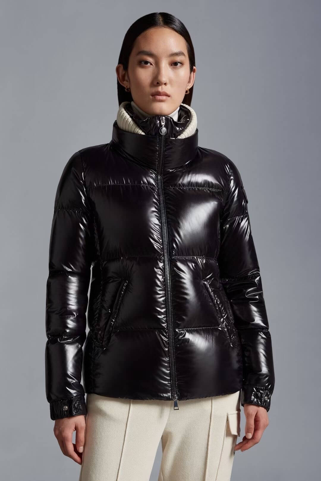 Moncler Vistule Womens Short Down Jacket- Black - Image 2