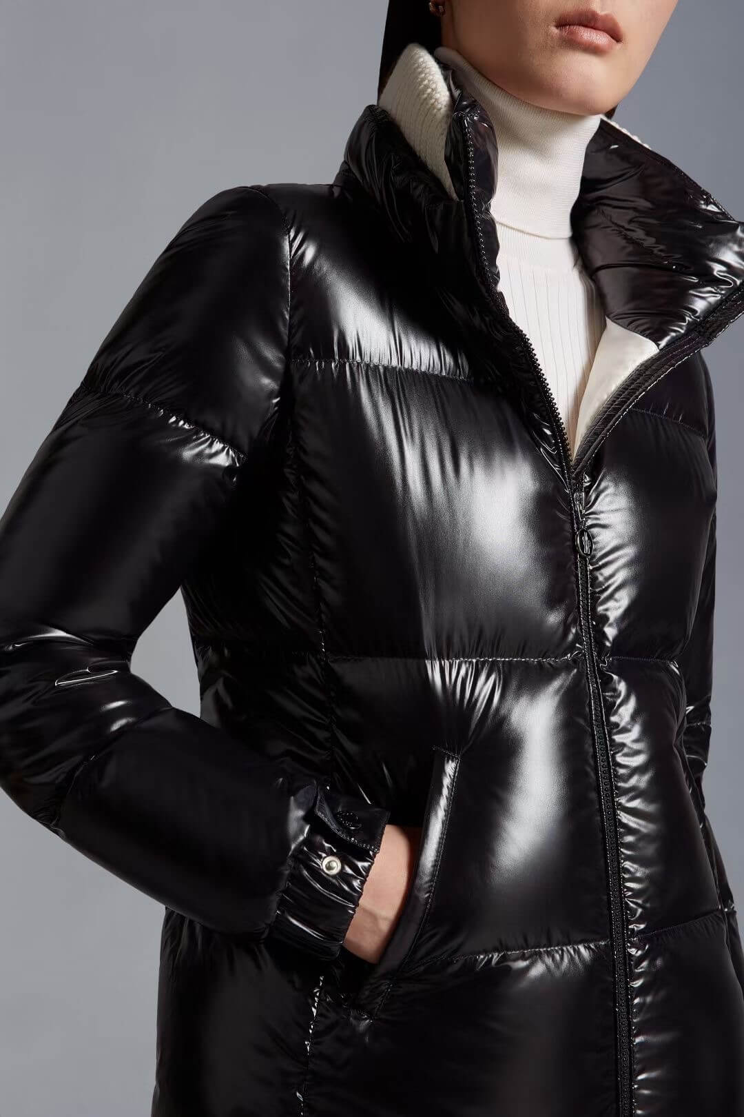 Moncler Vistule Womens Short Down Jacket- Black - Image 10