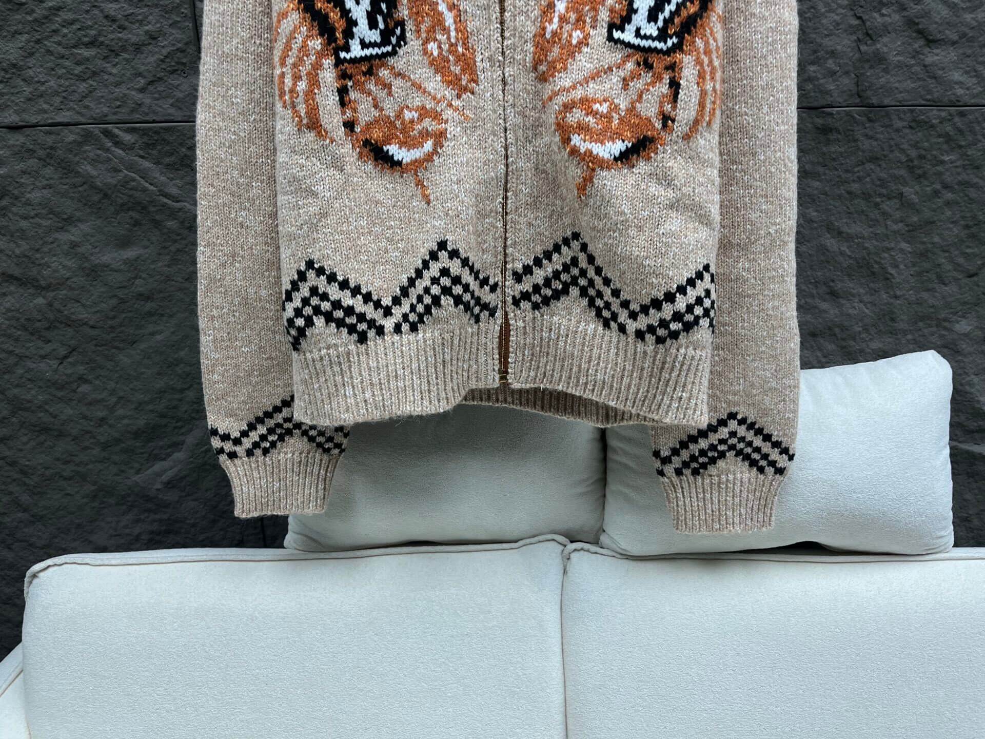 Louis Vuitton–Style Zippered Knitted Blouson with Embroidered Lobster Motifs – Beige - Image 8