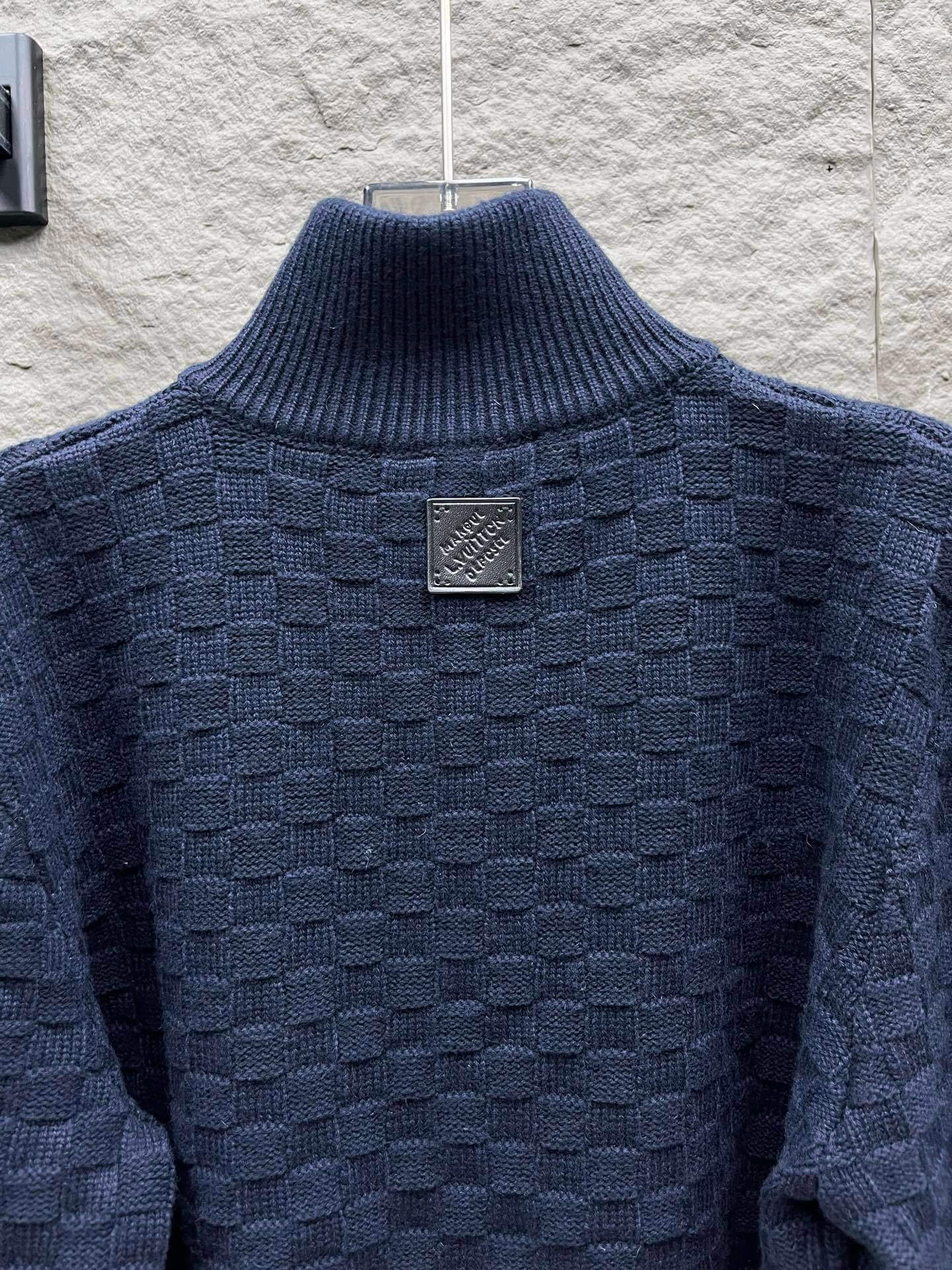 Louis Vuitton–Style Damier Knit Half-Zip Pullover – Navy - Image 8