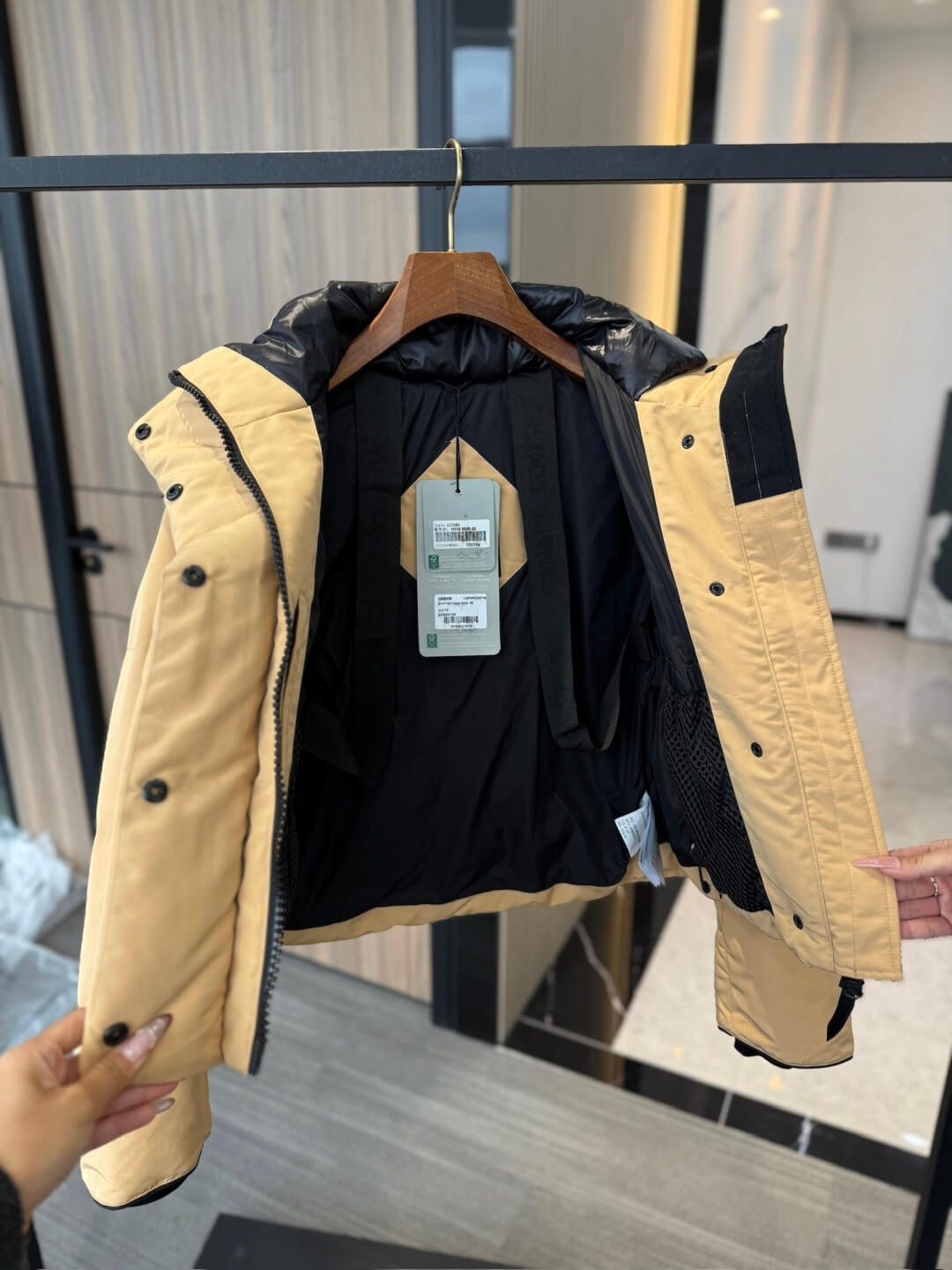 Canada Goose Grandview Cropped Jacket- Beige - Image 9