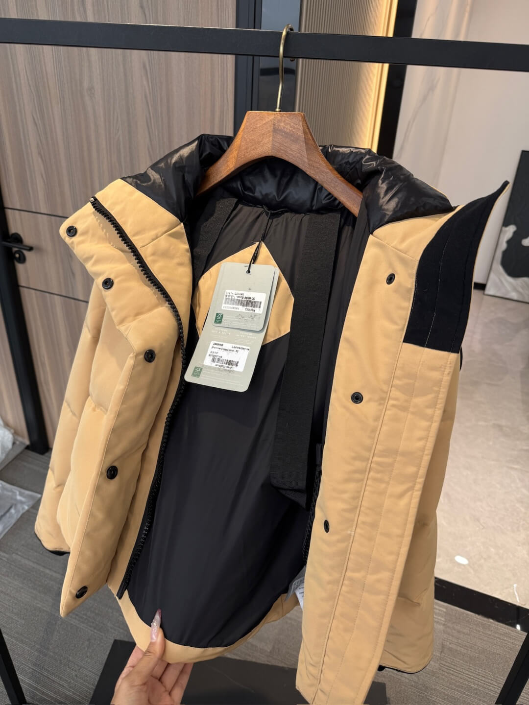 Canada Goose Grandview Cropped Jacket- Beige - Image 10