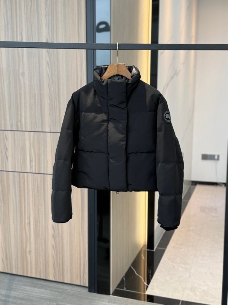 Canada Goose Grandview Cropped Jacket- Black