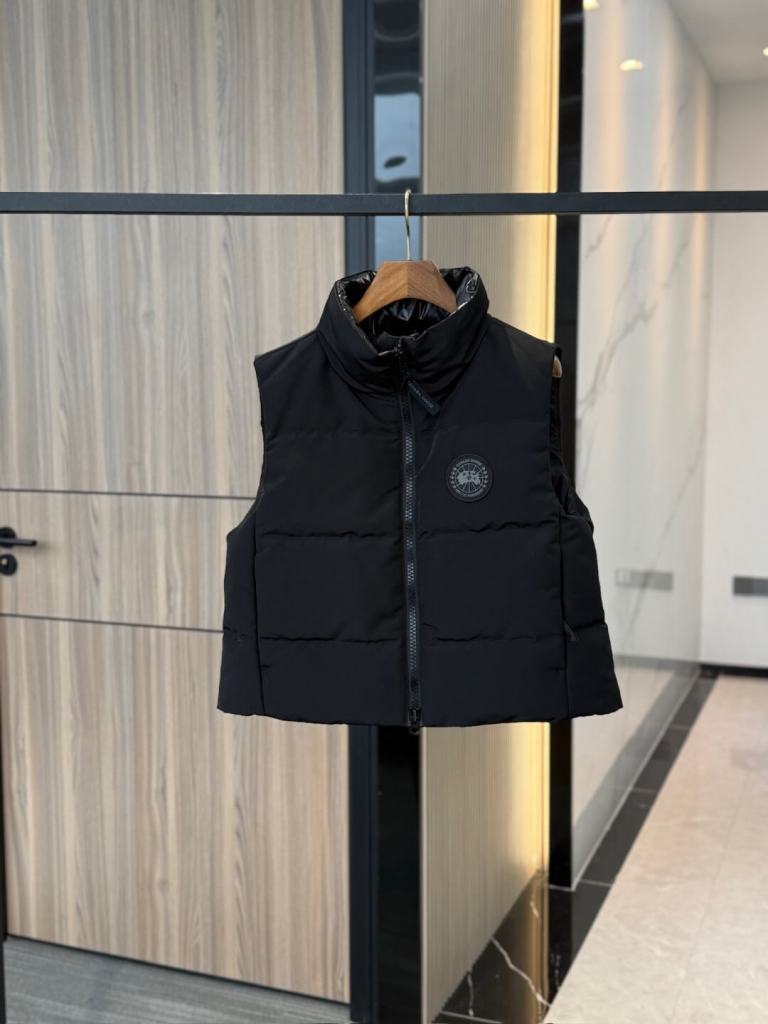 Canada Goose Grandview Cropped Women's Vest- Black