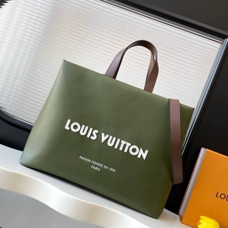 Louis Vuitton Shopper Tote MM in Khaki Cowhide Leather