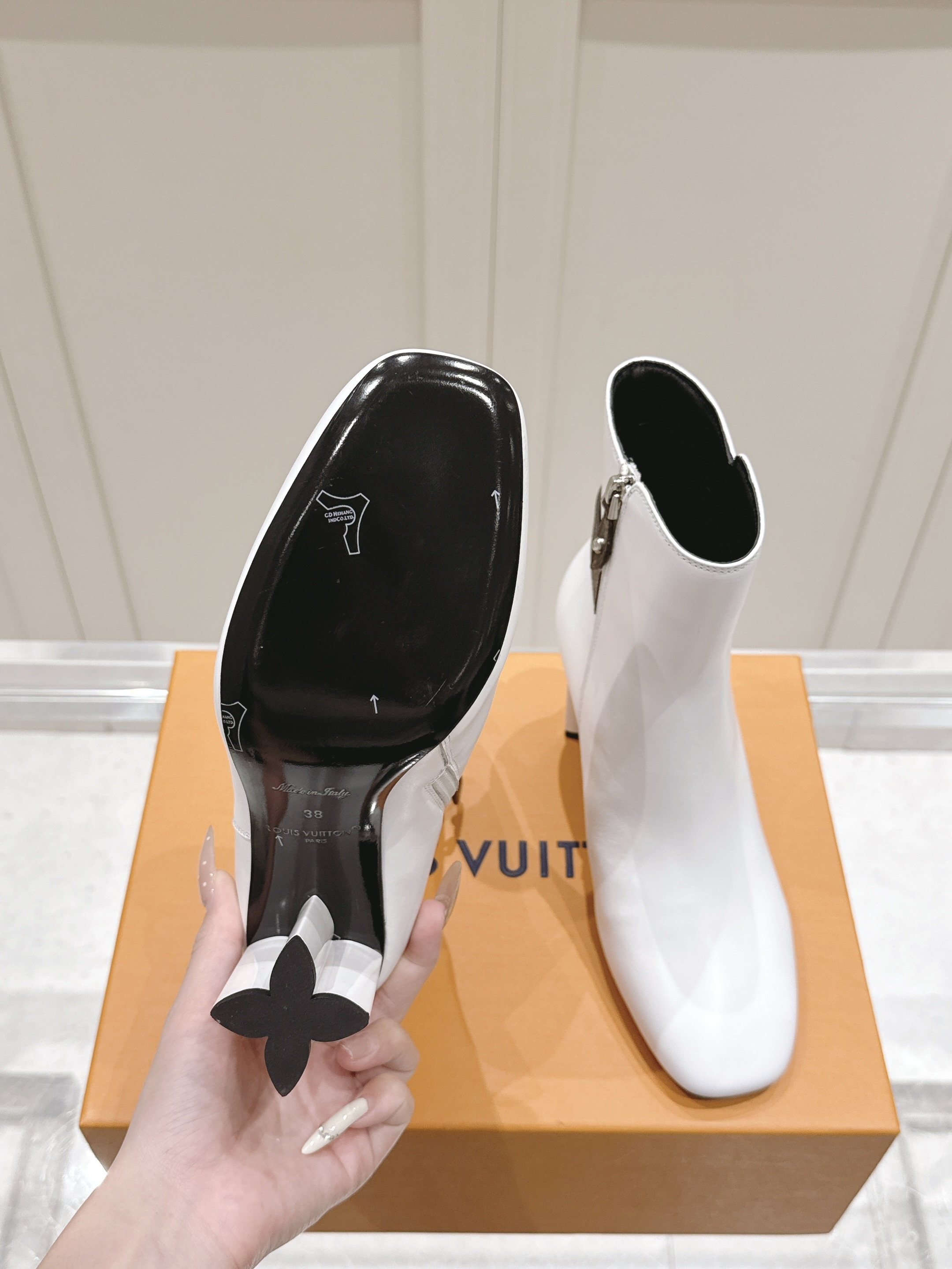 Louis Vuitton White Leather Monogram Buckle Ankle Heels - Image 2