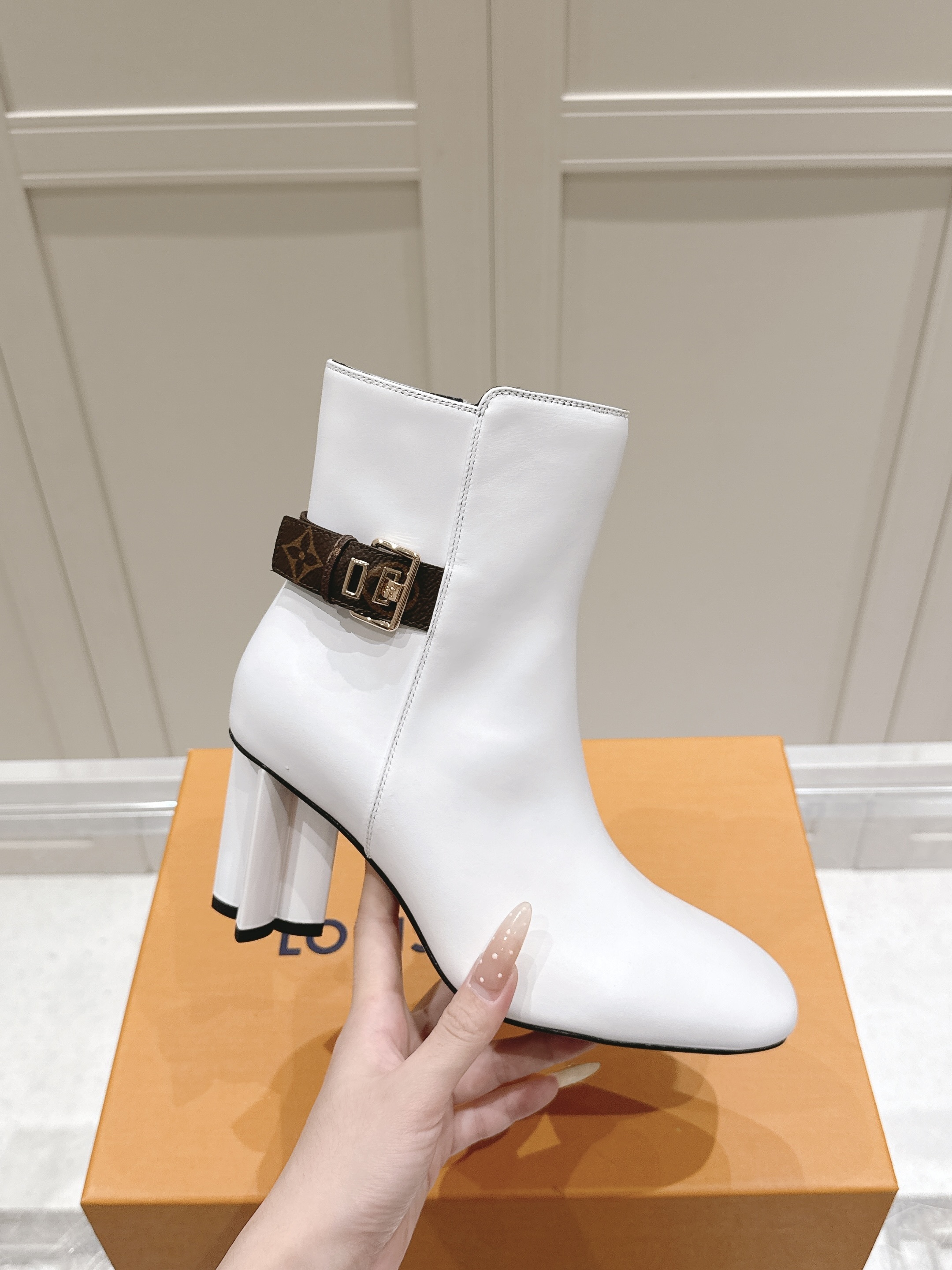 Louis Vuitton White Leather Monogram Buckle Ankle Heels - Image 10