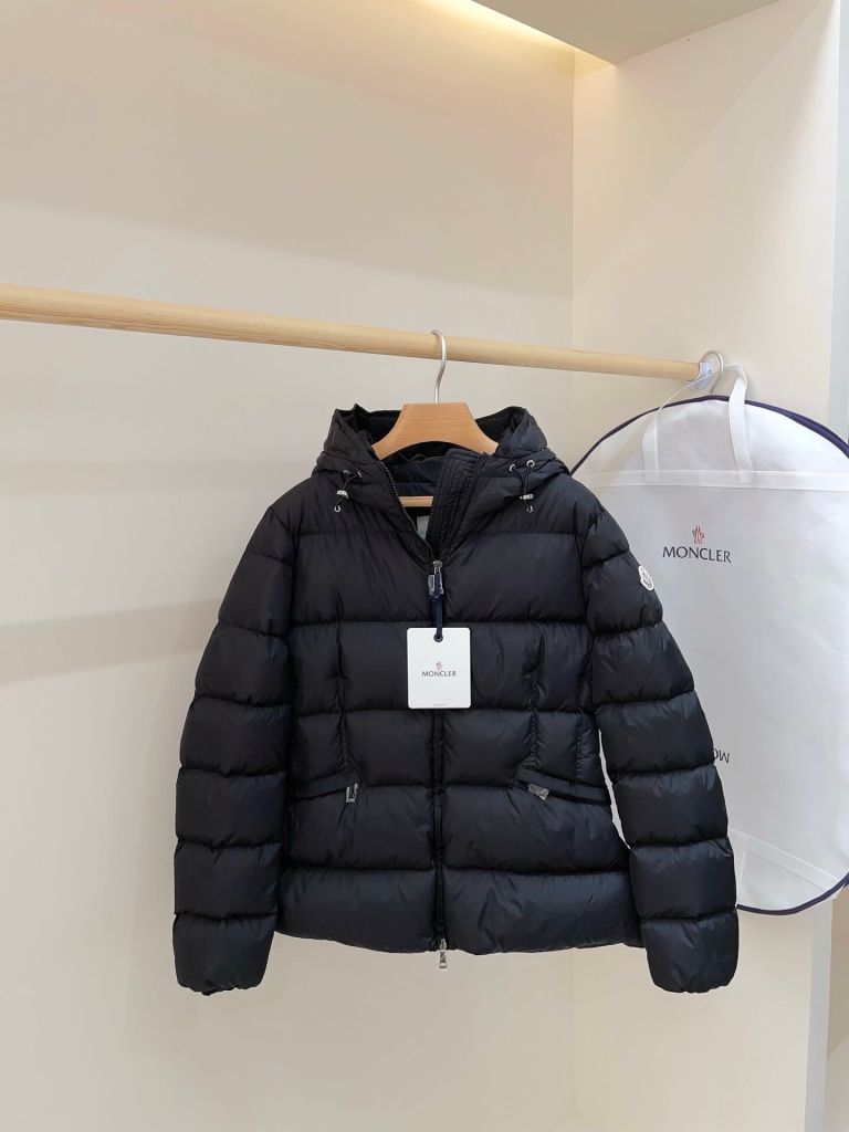 Moncler Avoce hooded short down jacket- Black