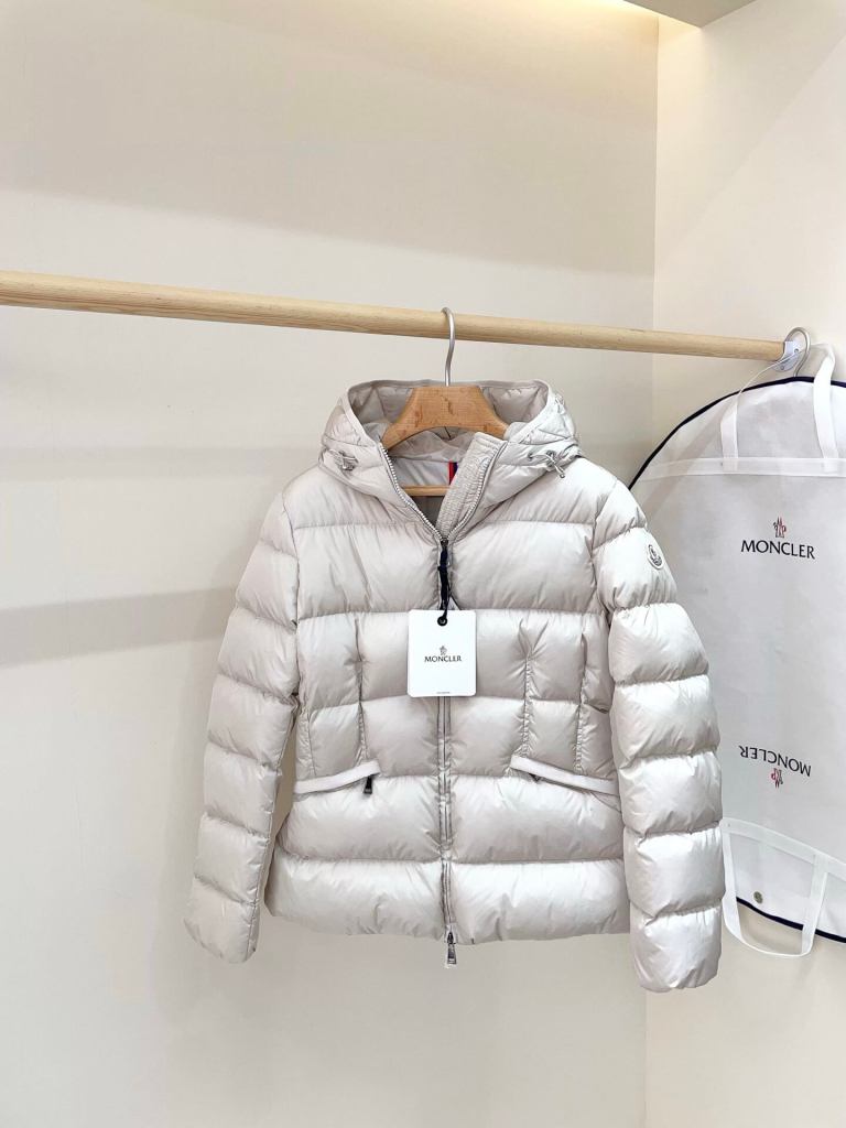 Moncler Avoce hooded short down jacket- Light Gray