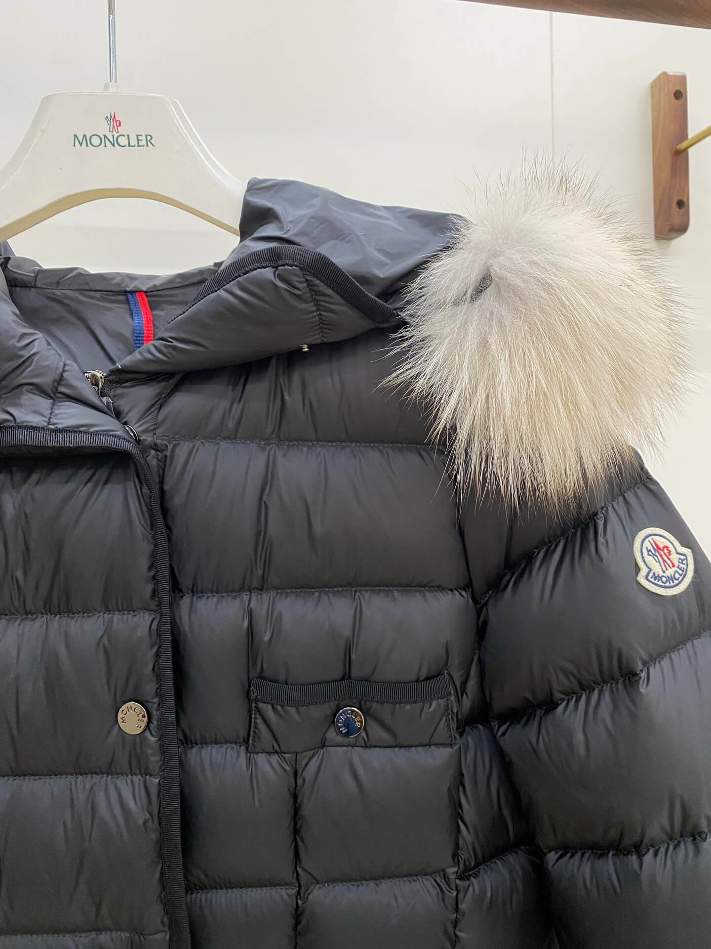 Moncler Hirmafur long women's down jacket- Black - Image 5