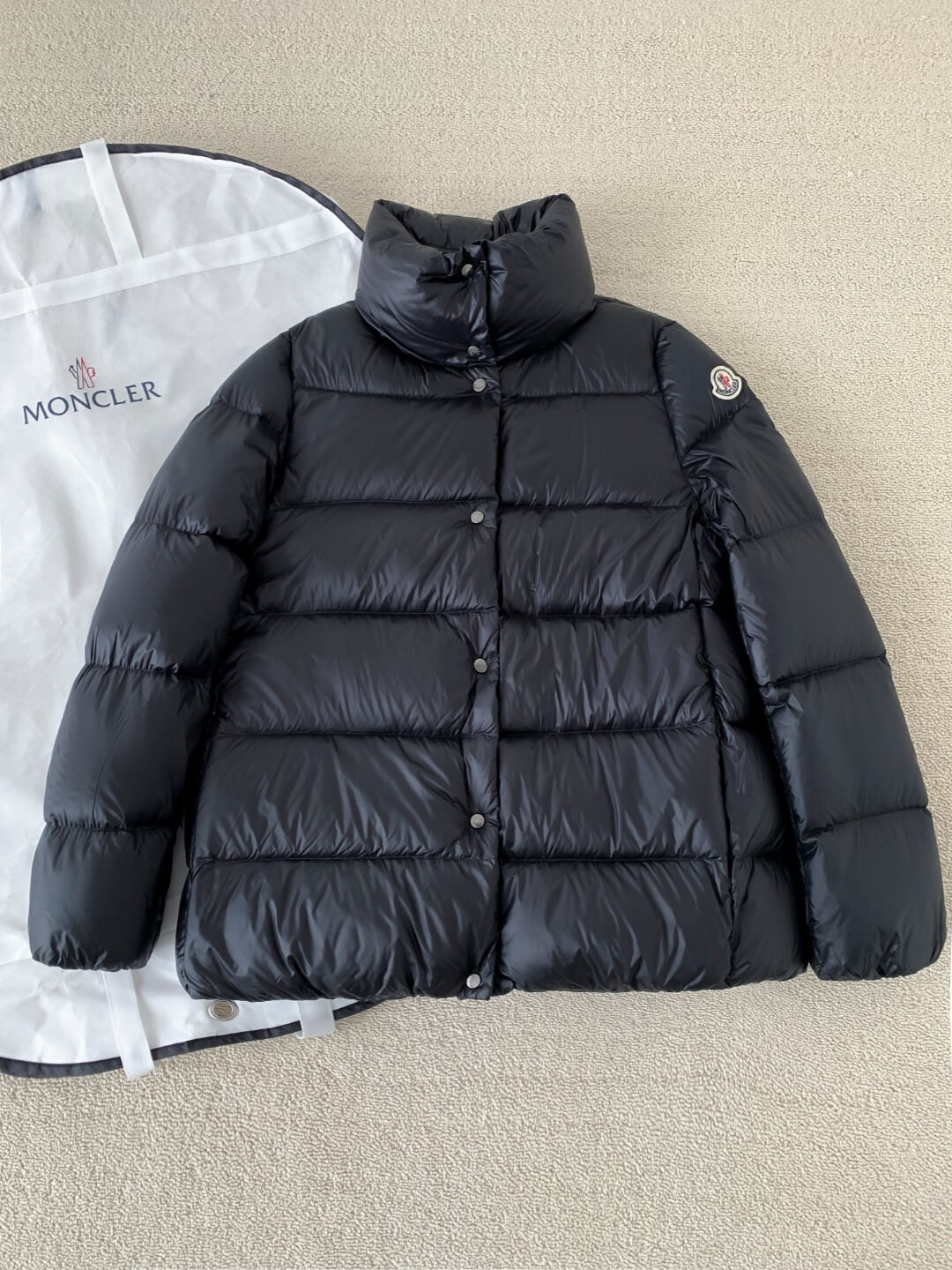 Moncler Women's nylon laqué down jacket- Black