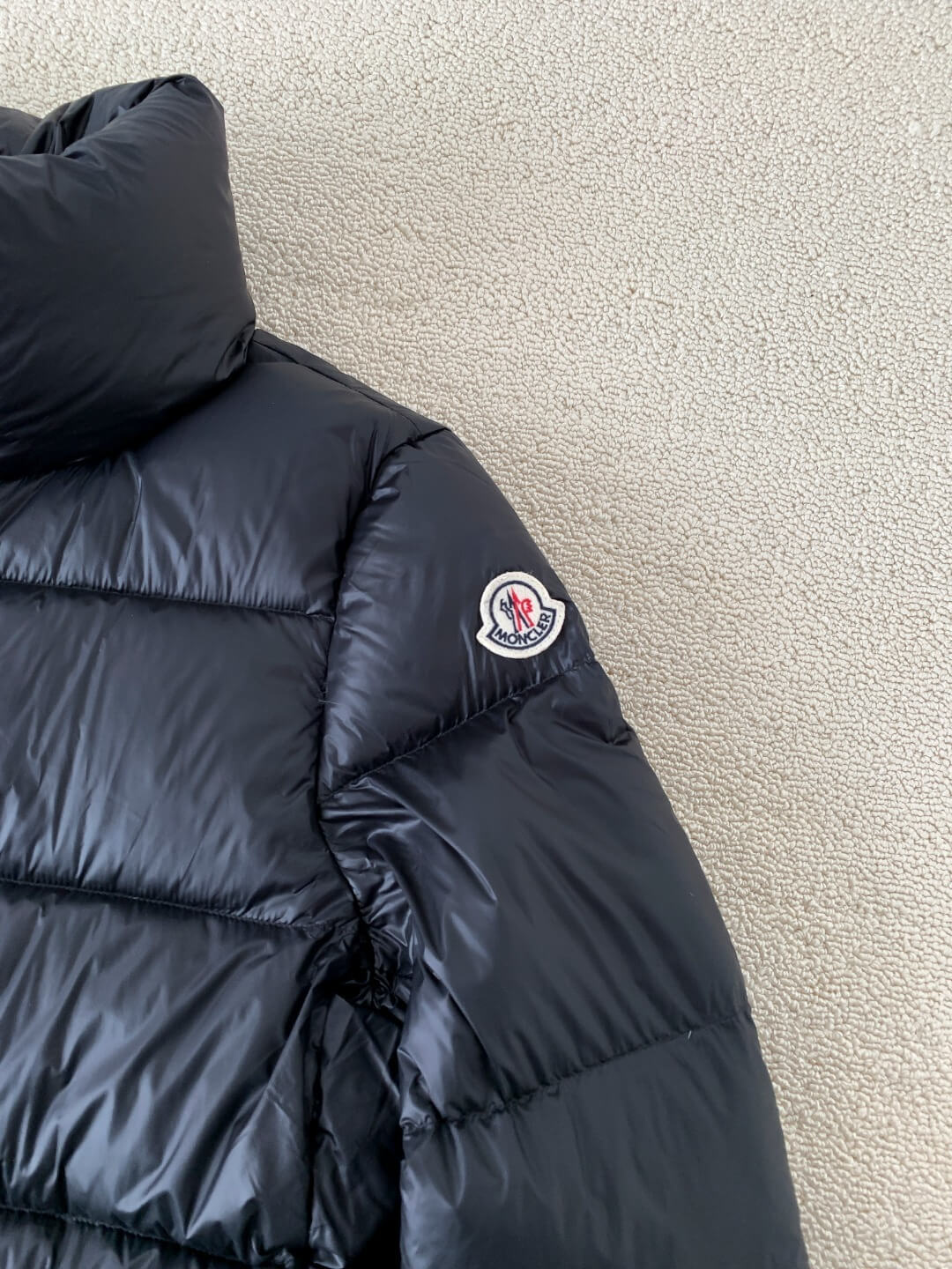 Moncler Women's nylon laqué down jacket- Black - Image 6