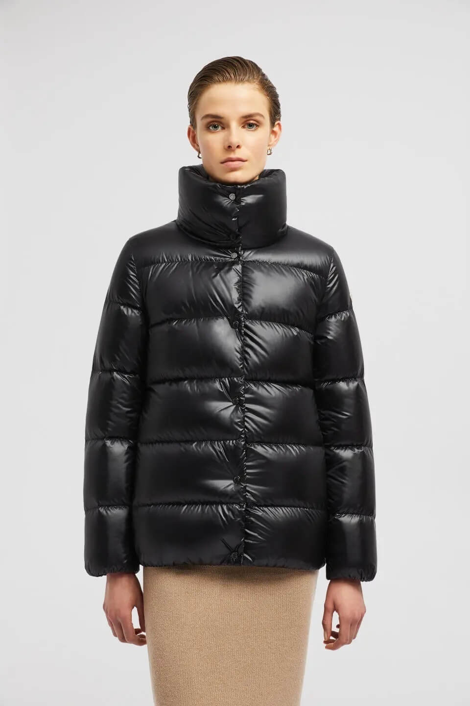 Moncler Women's nylon laqué down jacket- Black - Image 9