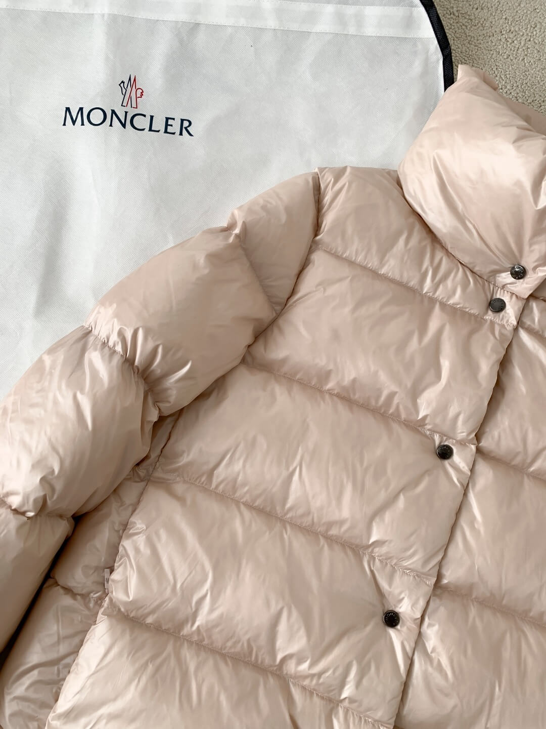 Moncler Women's nylon laqué down jacket- Cream - Image 6