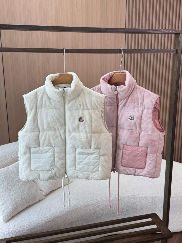 Moncler Women's velvet down vests- White Ivory