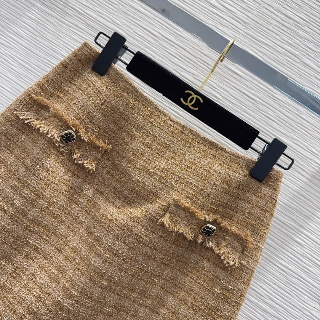 Chanel Beige Tweed Jacket and Skirt Set - Image 4