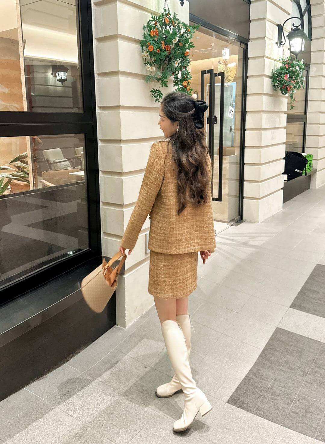Chanel Beige Tweed Jacket and Skirt Set - Image 7