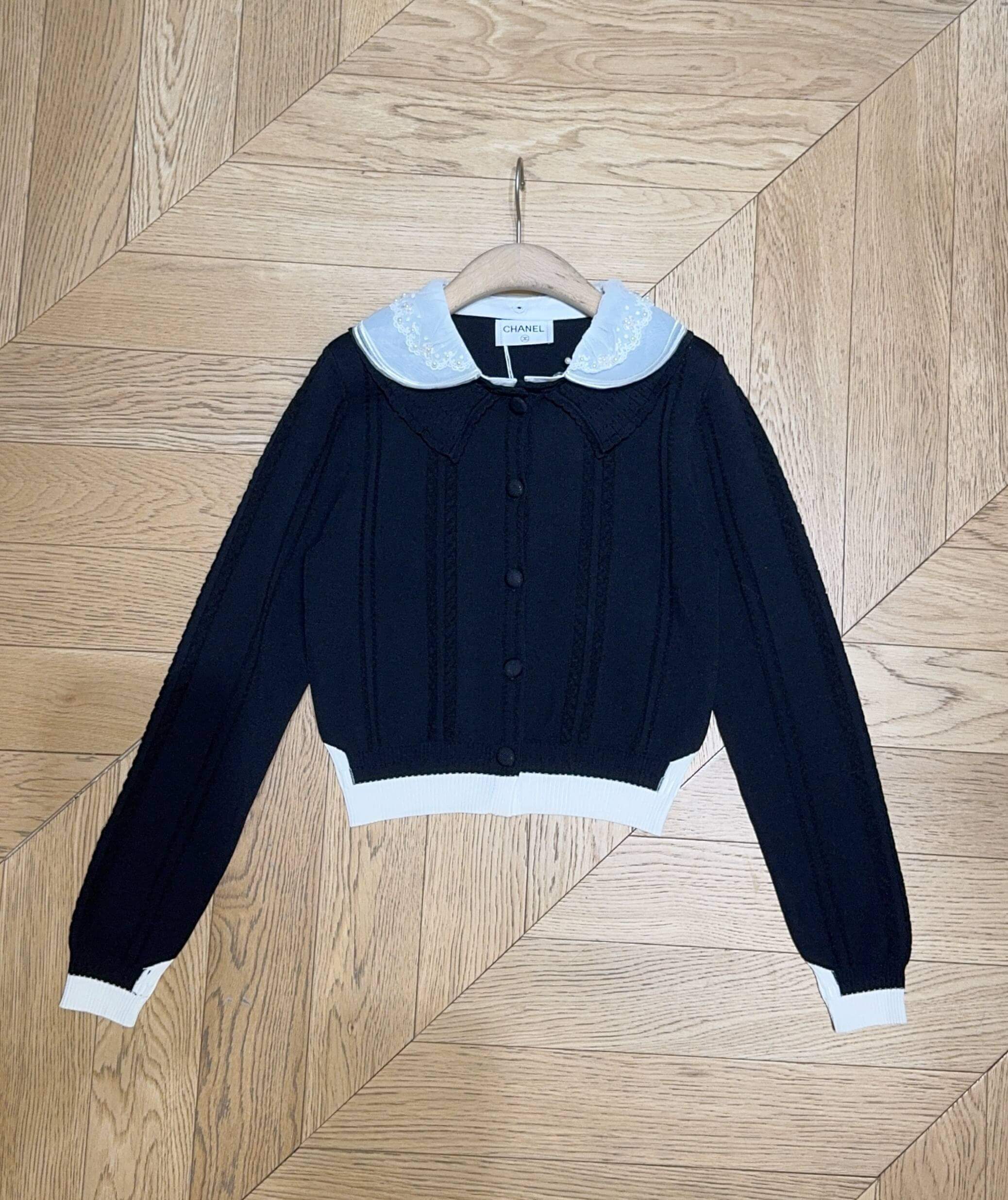 Chanel Black Peter Pan Collar Knitted Cardigan - Image 2