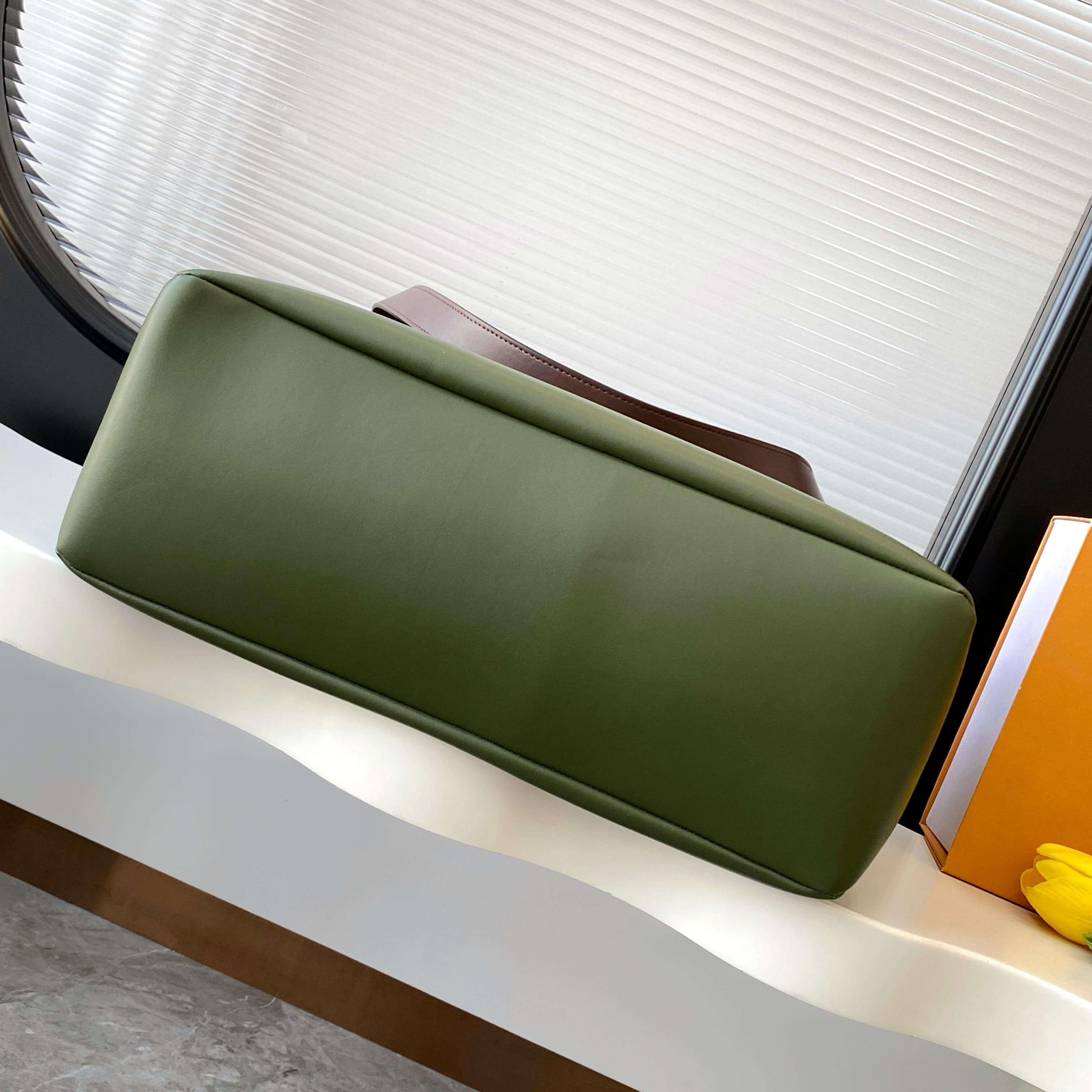 Louis Vuitton Shopper Tote MM in Khaki Cowhide Leather - Image 5