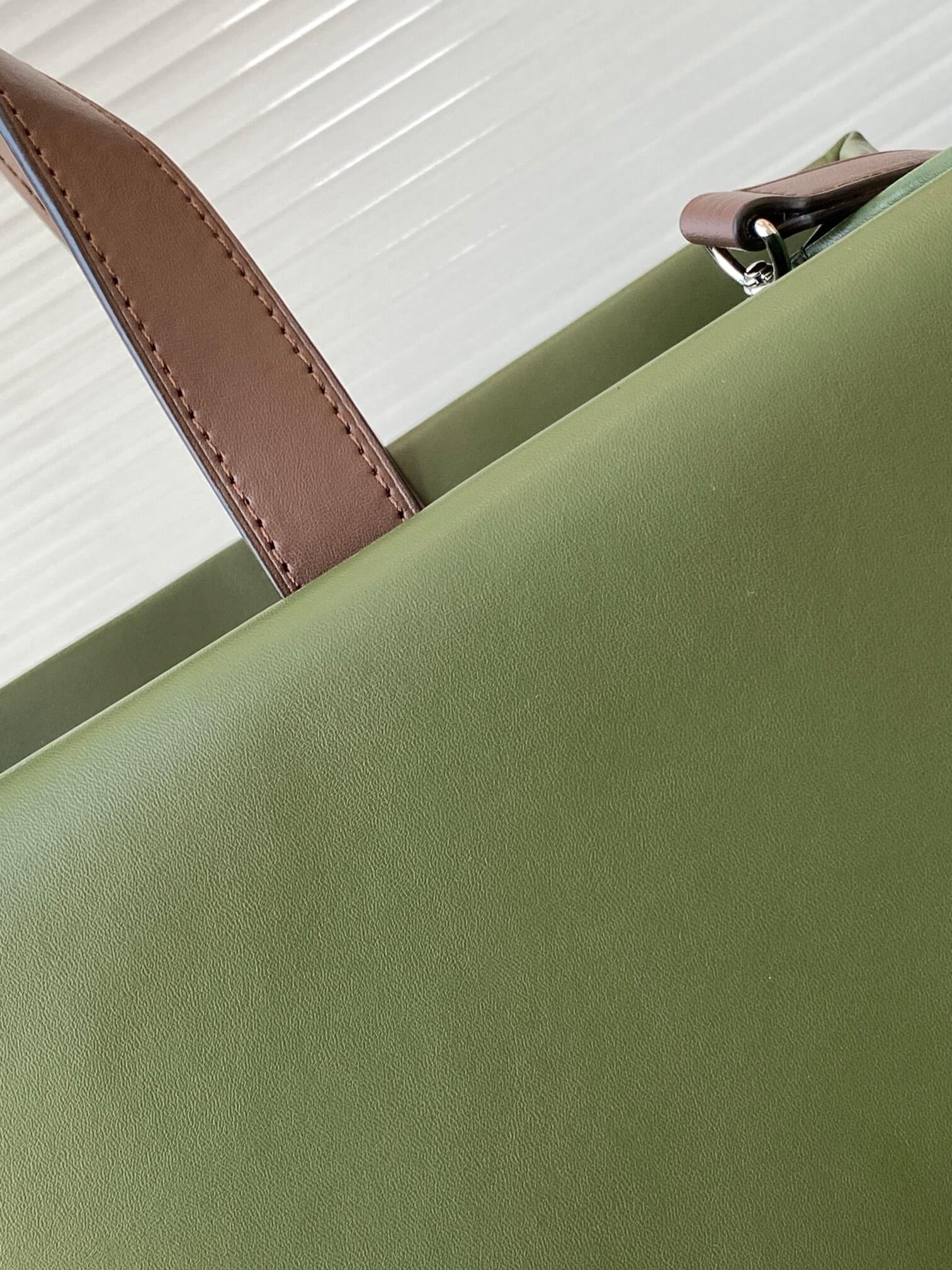 Louis Vuitton Shopper Tote MM in Khaki Cowhide Leather - Image 8