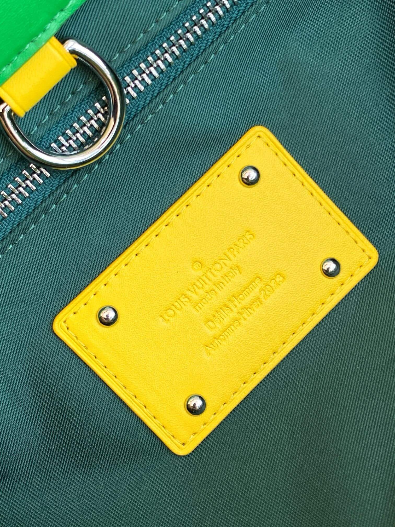 Louis Vuitton Shopper Tote MM in Green Cowhide Leather with Yellow Handles - Image 8