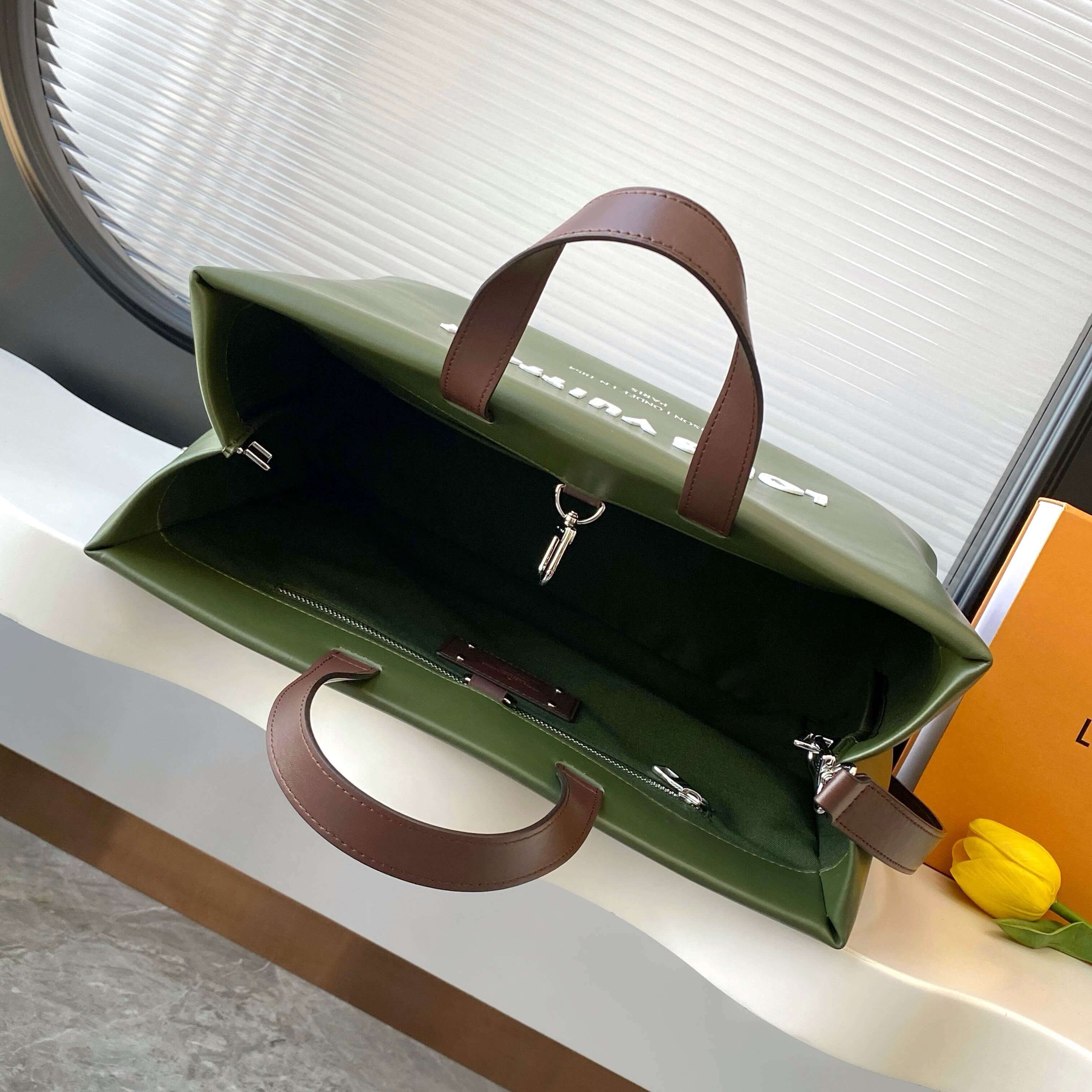 Louis Vuitton Shopper Tote MM in Khaki Cowhide Leather - Image 7